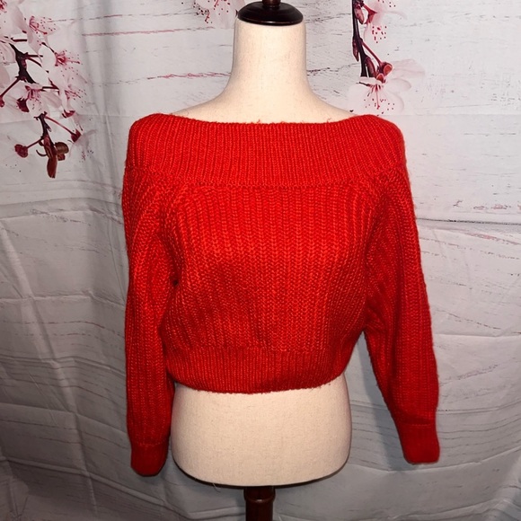 Divided Tops - Divided crop top